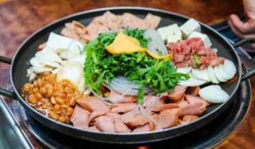 Cách Nấu Lẩu Quân Đội Hàn Quốc