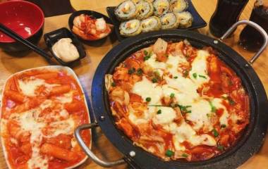 Top 7 quán buffet lẩu tokbokki ngon nhất Hà Nội bạn nên thử