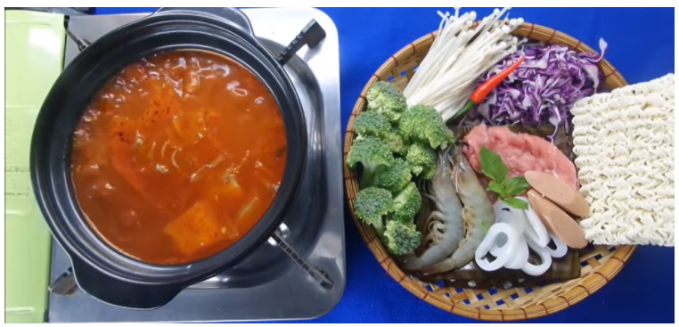 Cách nấu mì cay nhanh chóng tiện lợi trong 5 phút