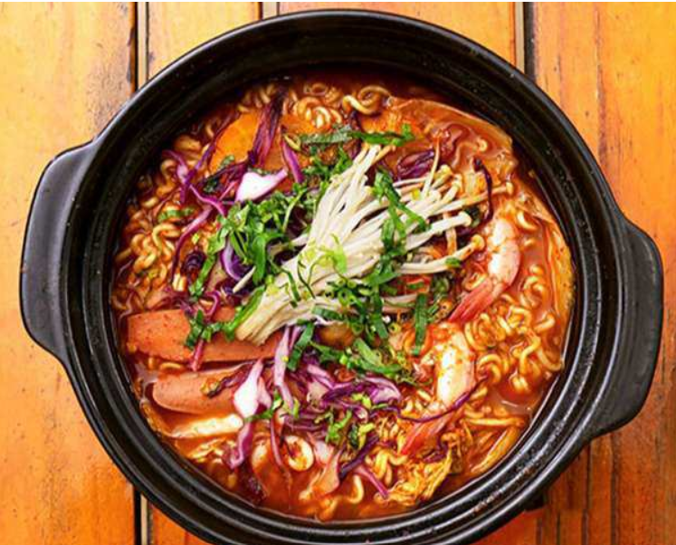 Cách nấu mì cay nhanh chóng tiện lợi trong 5 phút