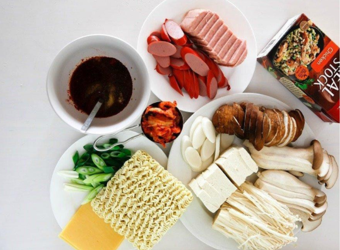 Nguyên liệu nấu lẩu mì cay Hàn Quốc