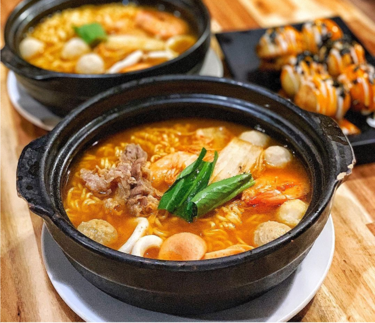 Set up khu trưng bày quán ăn